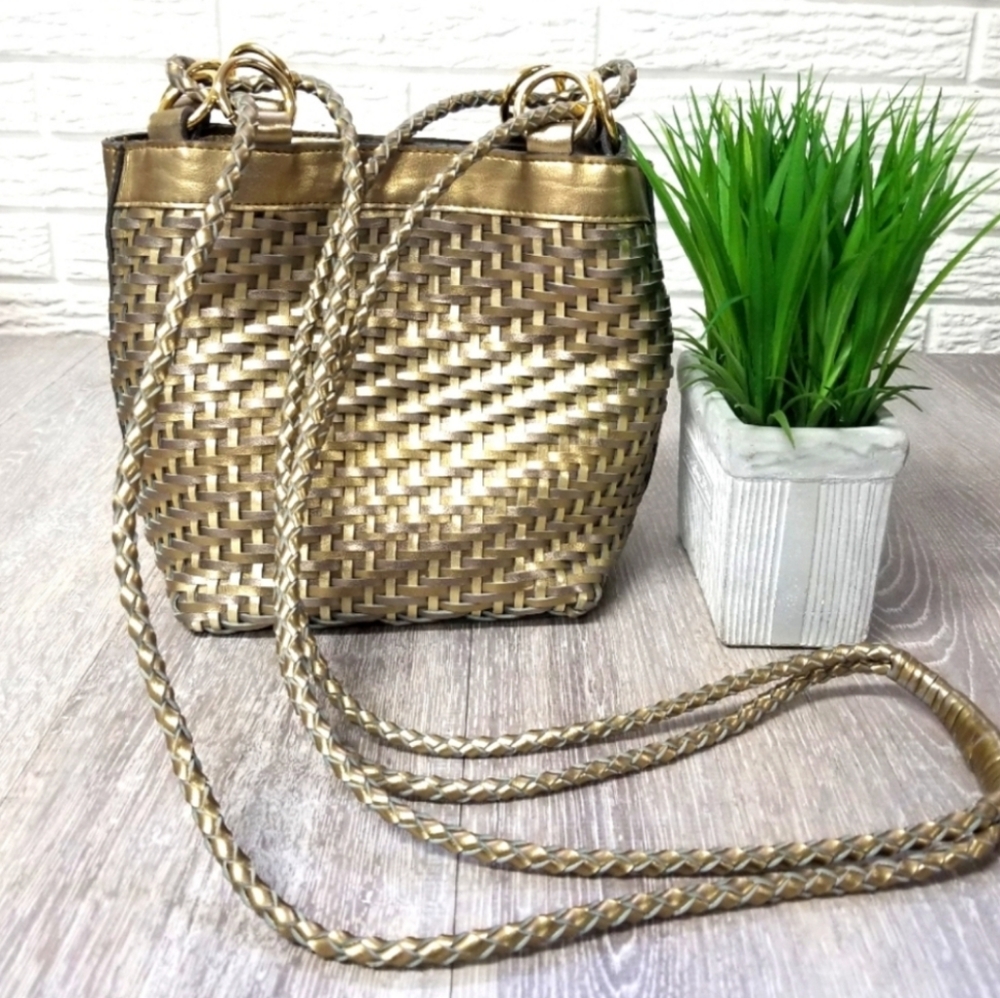 🌟3/$15 Gold metallic bucket tote